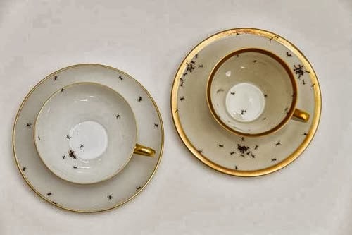 الأواني الخزفية المغطاة بجحافل النمل 212249993.jpg