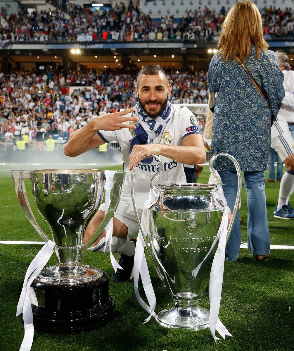 ريال مدريد يحتفل بالثنائية التاريخية 596320208.jpg