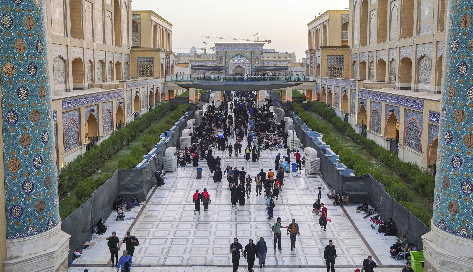 بالصور...العتبة العلوية المقدسة تستقبل حشود الزائرين في ذكرى اربعينية الامام الحسين