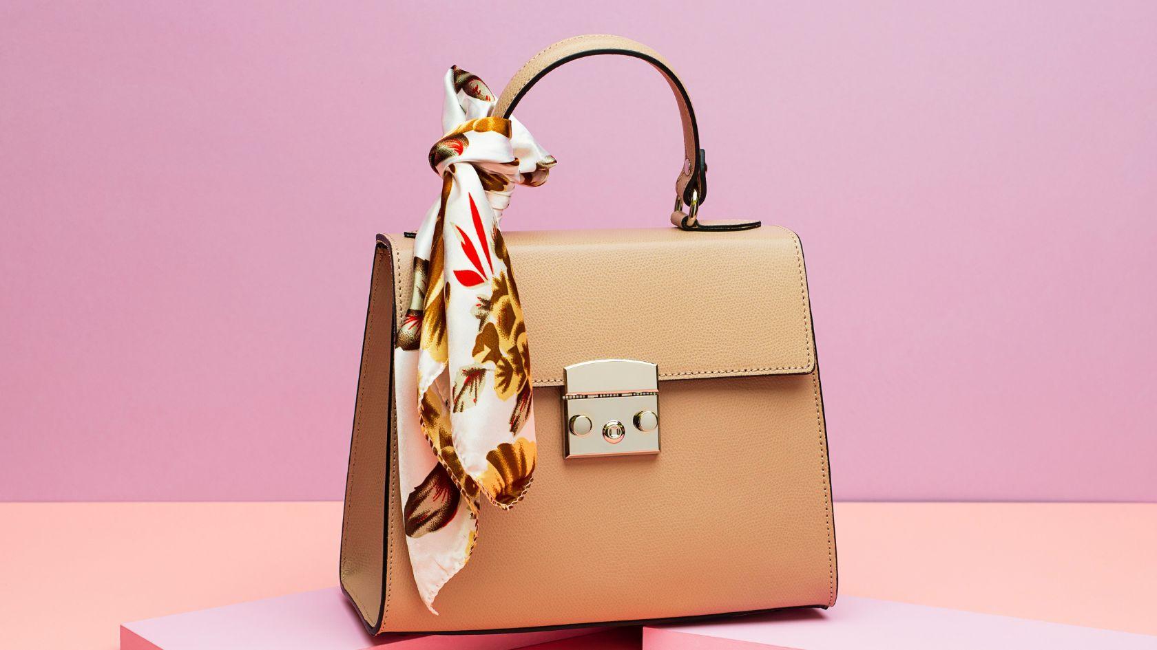 دليل اختيار أفضل الحقائب النسائية لأناقة عملية وعصرية